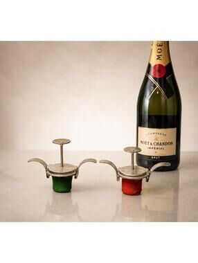 EKCO Bulldog 1960s Set Of 2 Patent Spring Bottle Stoppers Red & Green